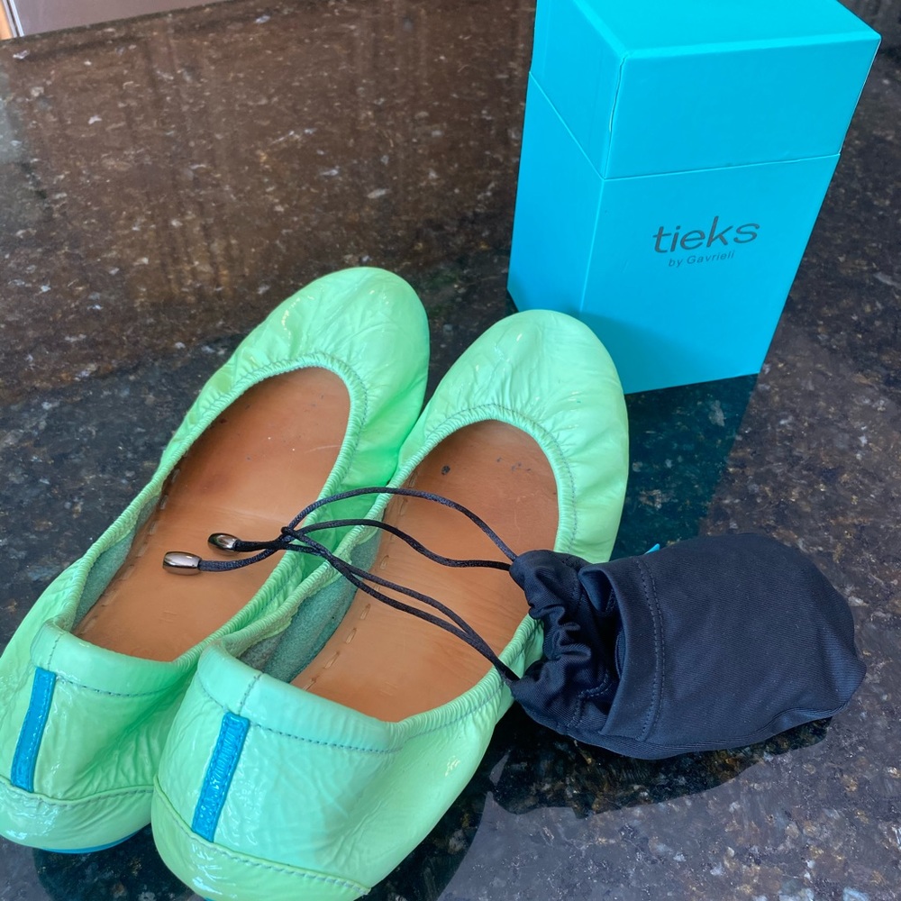 Mint Patent Tieks Size 11
